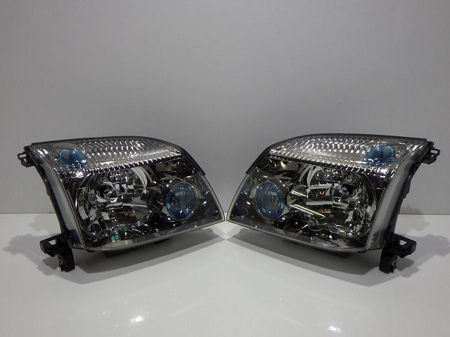 コーティング加工済 T30 NT30 エクストレイル 前期 ヘッドライト左右 HID 1670 イ レベ バラスト付 250512045