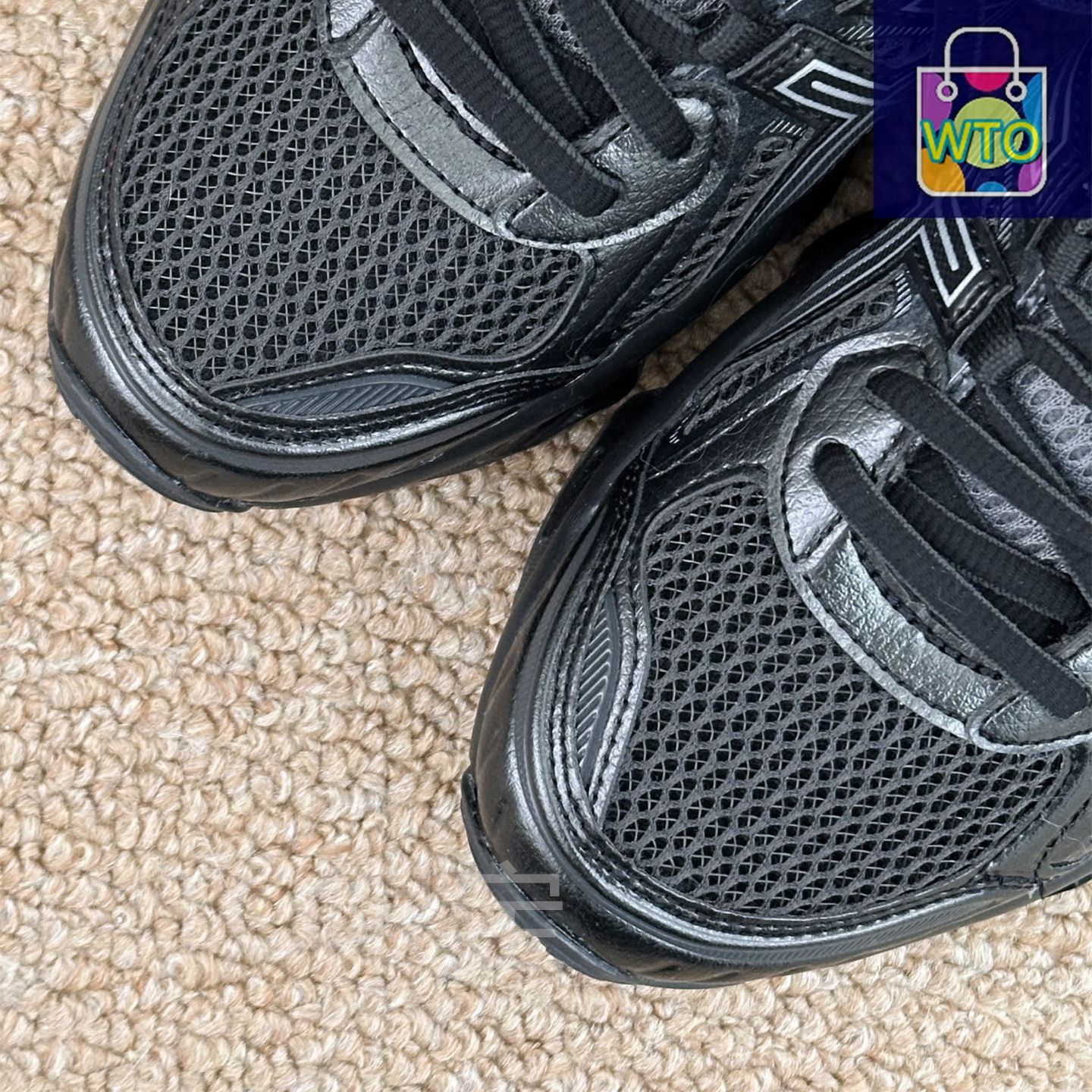 グラファイトグレー