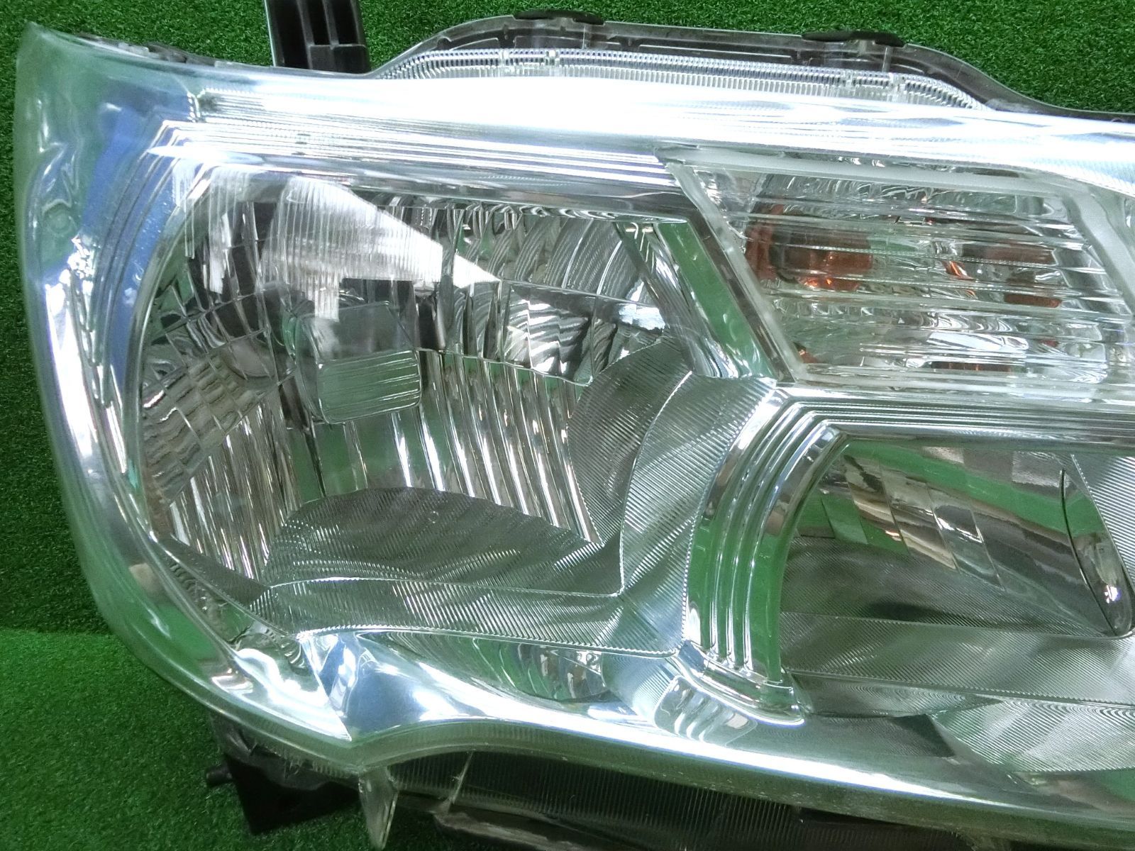 K8249] コーティング済 日産 セレナ C26 右 ヘッドライト KOITO