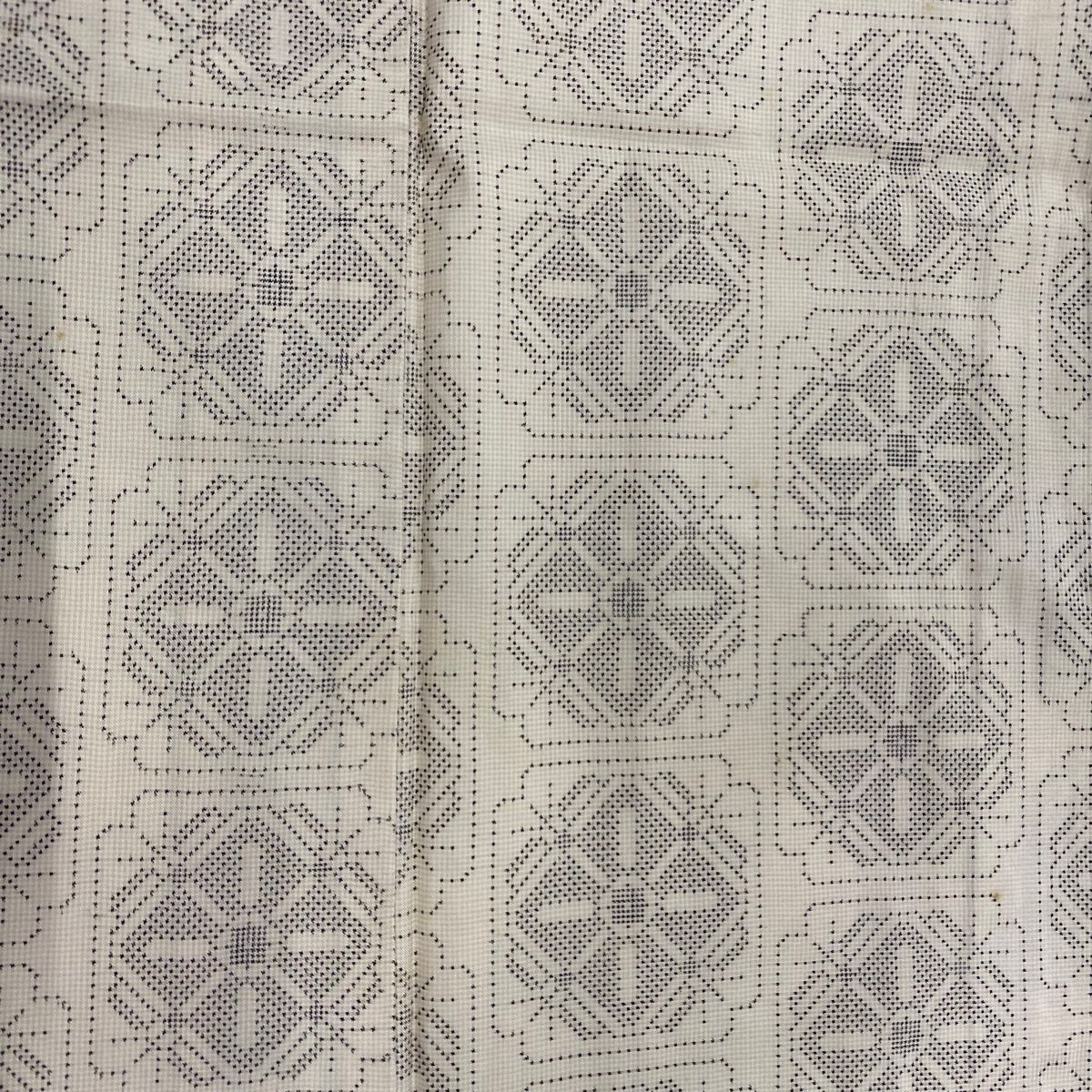 幾何学 ベージュ