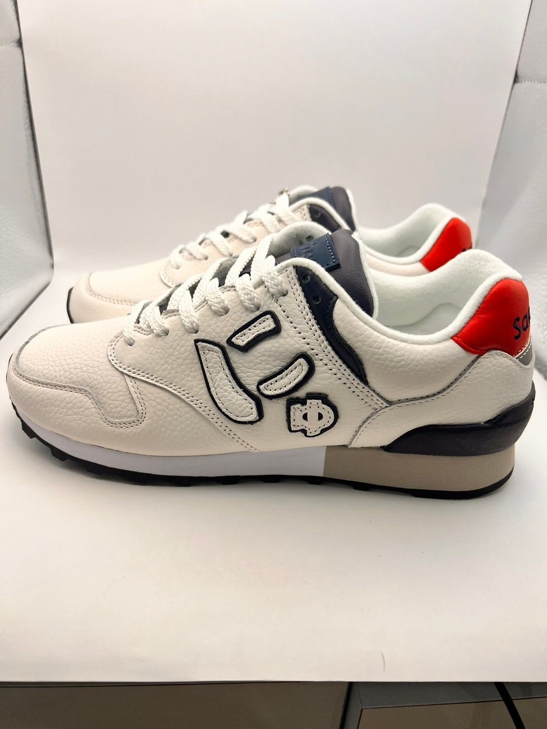 美品 Sangacio サンガッチョ 10周年 スニーカー トリコロール SNAP SHOT】 大人の足元に、クラシックと余裕を。10周年記念