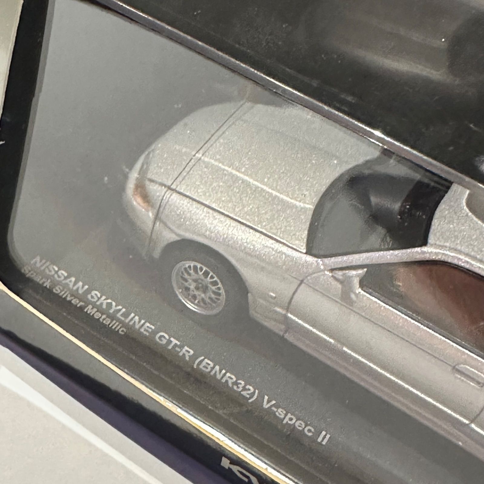 NISSAN SKYLINE GT-R(BNR32)V-specII 色：Spark Silver Metallic 