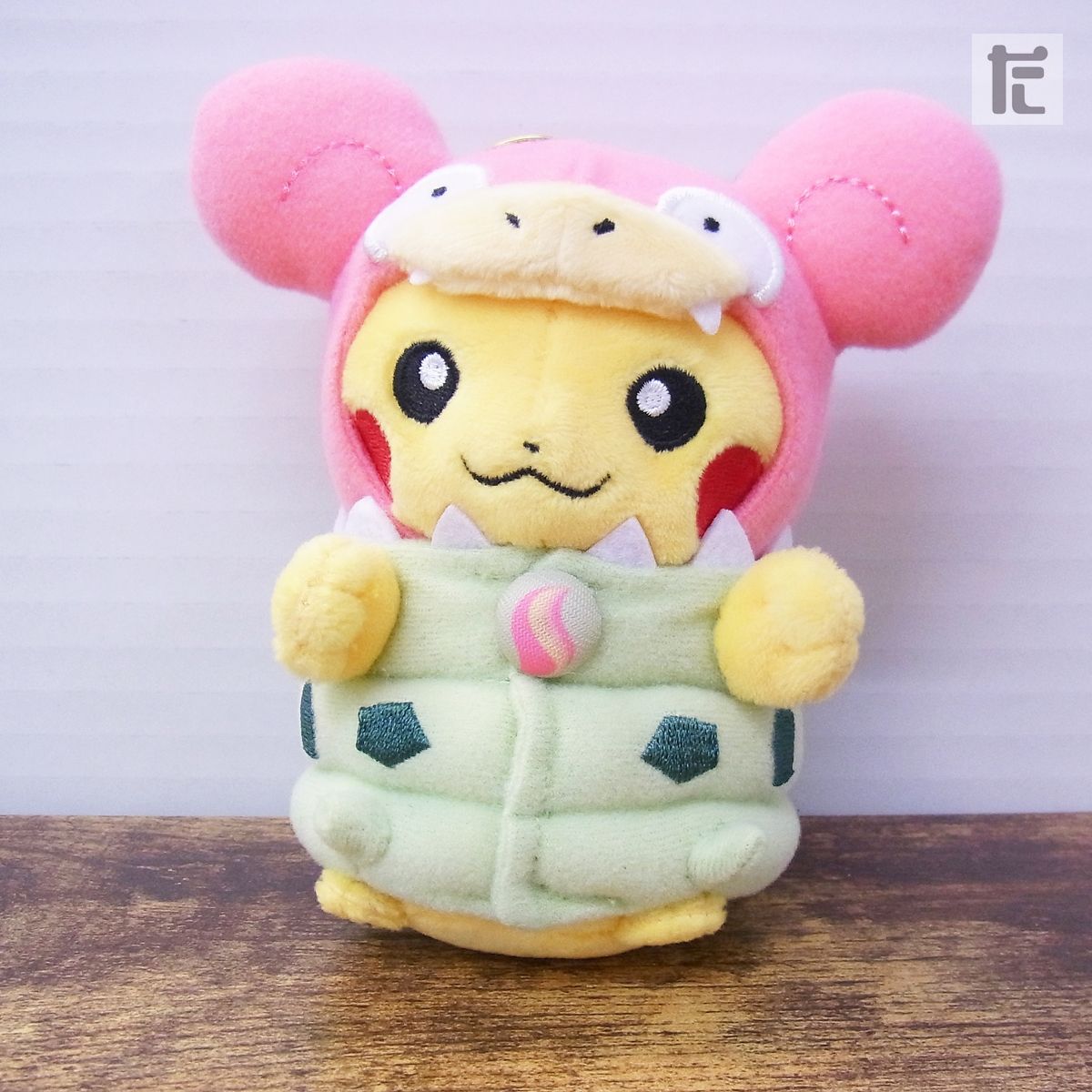 ポケモン★♥メガヤドランのポンチョを着たピカチュウ♥★ぬいぐるみ Amazon.co.jp: ポケモンセンターオリジナル ぬいぐるみ メガ