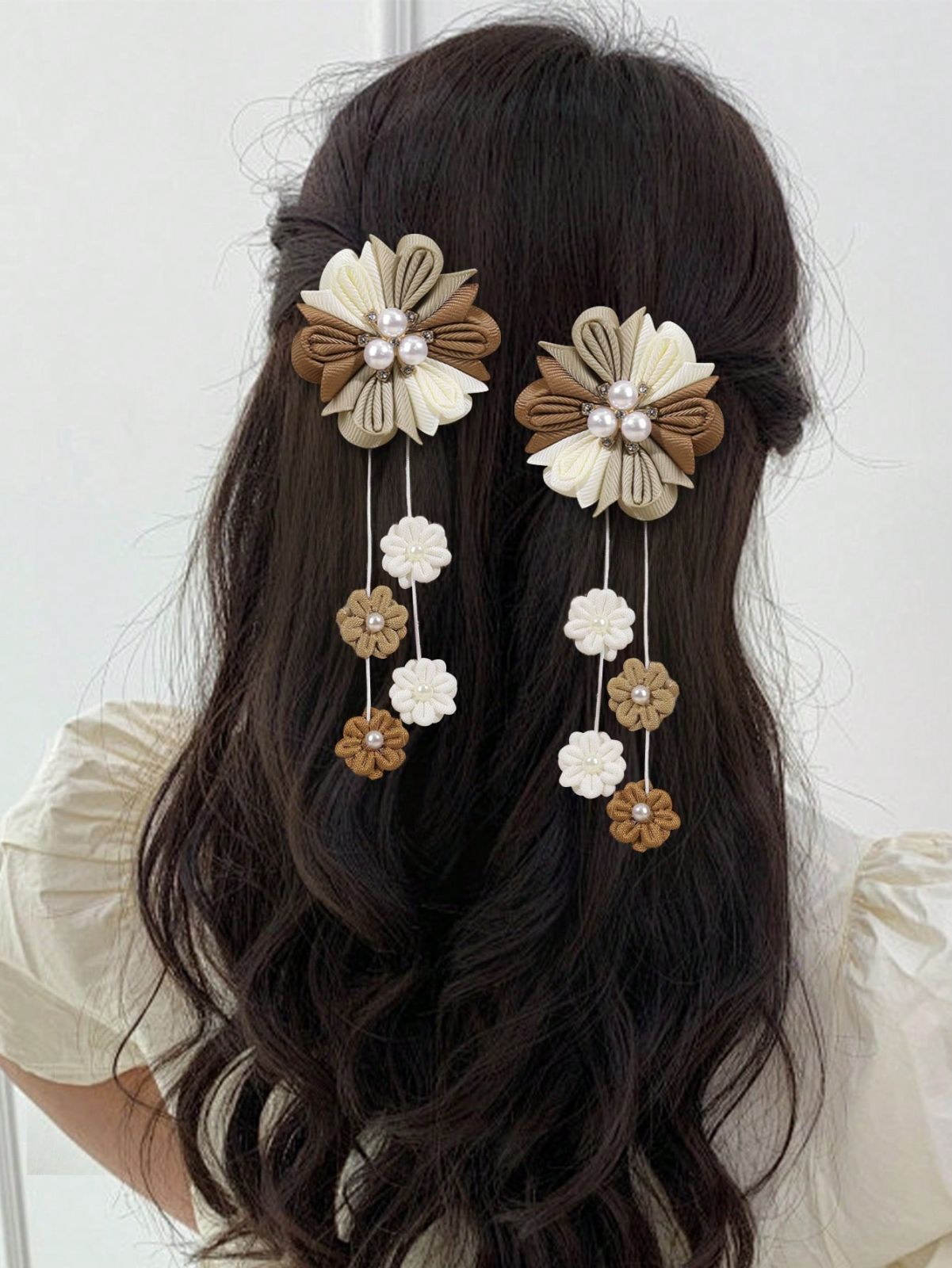 2個セット 花飾り付きタッセル ヘアクリップ 女の子用ベージュ