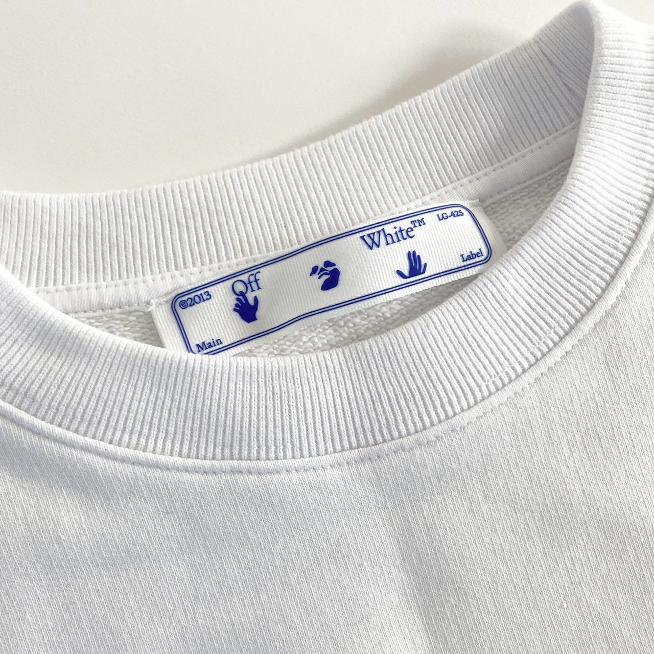 57e11 OFF-WHITE オフホワイト OMBA025F21FLE006 クルーネック