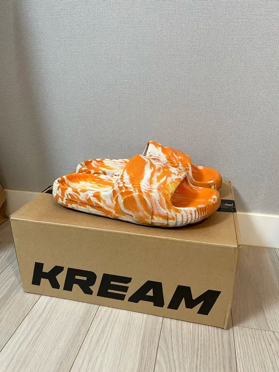 adidas(アディダス) アディレッタ オレンジ