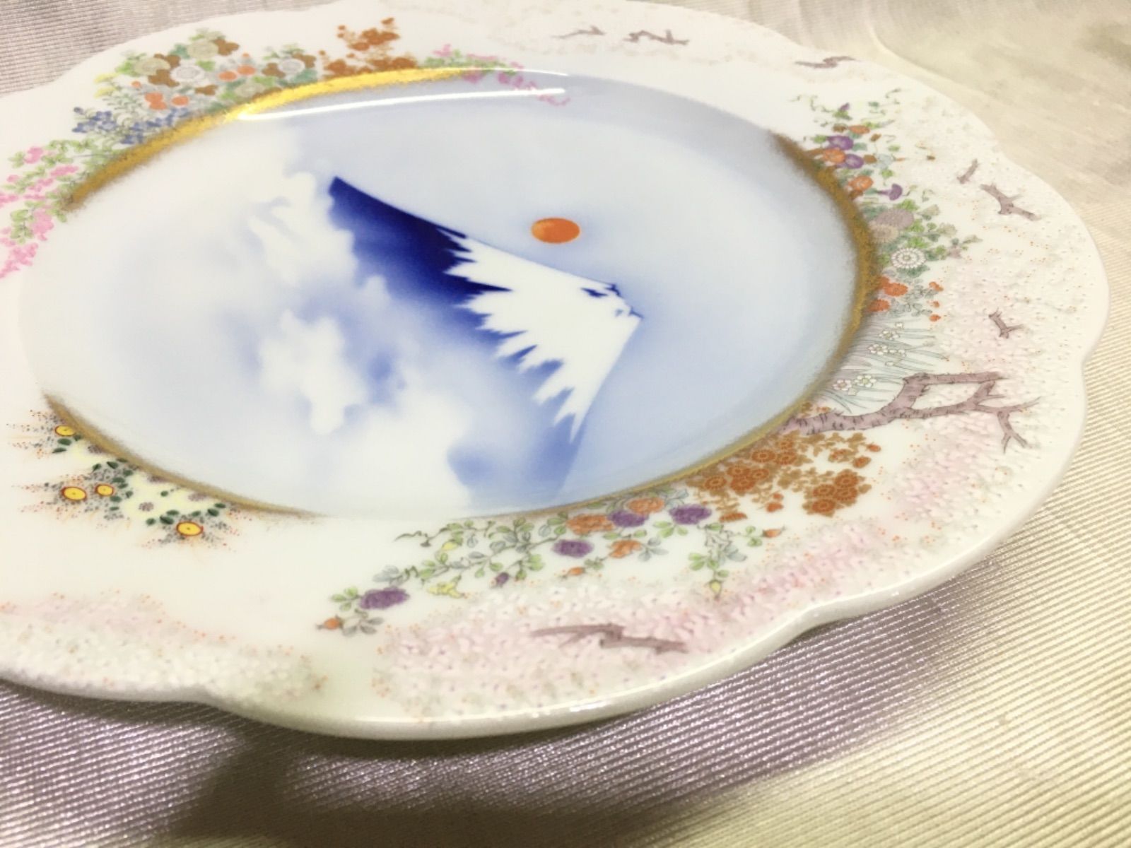 深川製磁 慶祝 飾皿 敬宮愛子内親王御誕生記念 官窯富士に初日 - メルカリ
