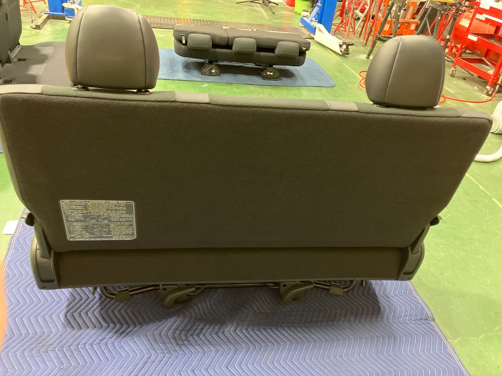 新車取り外し品】トヨタ ハイエース 純正 セカンドシート ワイド 