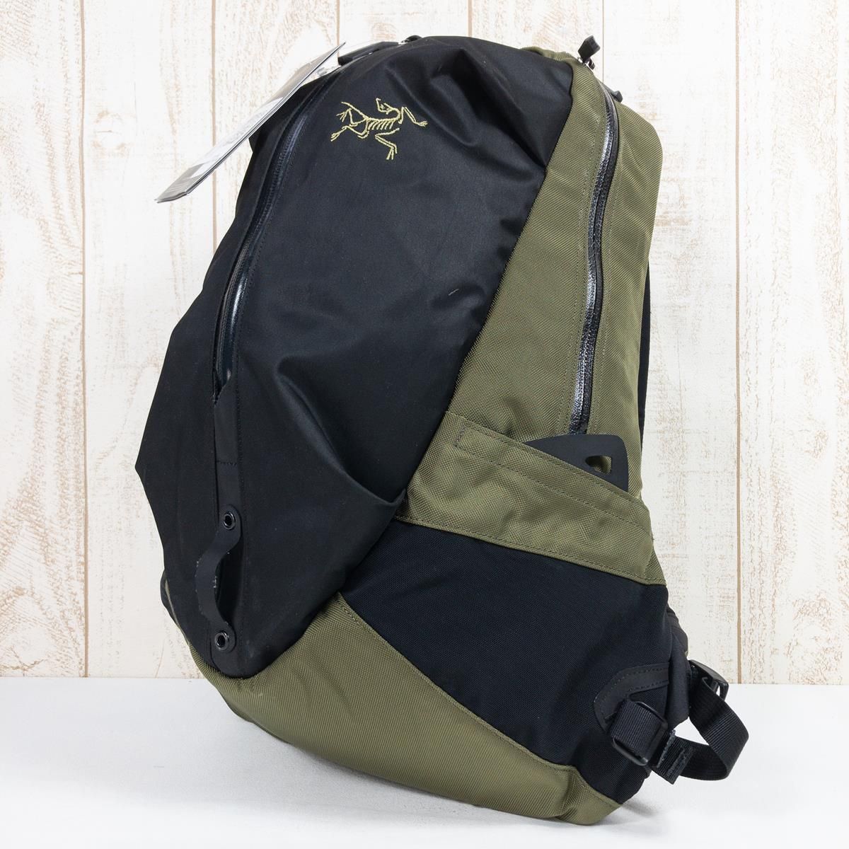 美品”アークテリクス バックパック ARRO 16リットル 【公式通販】