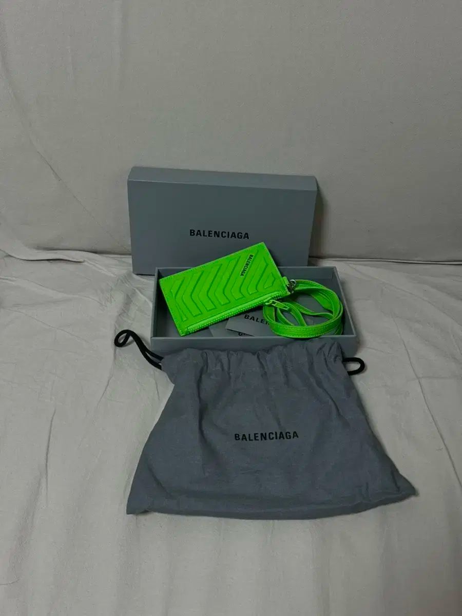 【雷市場（ポンジャン）商品韓国直送】BALENCIAGA(バレンシアガ) car カードウォレット ネックレス