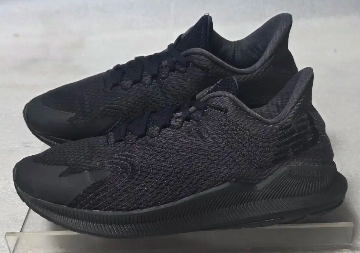 New Balance ニューバランス フューエルセル ランニングシューズ カジュアルシューズ MFCPRCK メンズ 43 275