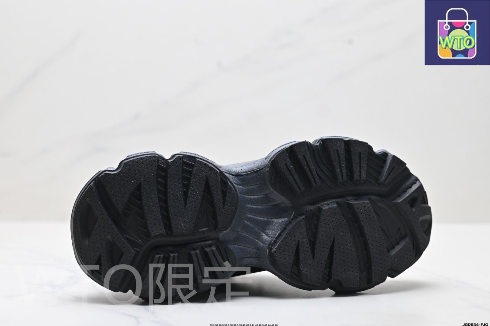 滑り止めで耐磨耗性のあるロートップのダディーシューズ