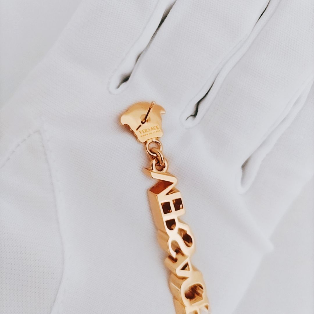 新品未使用】VERSACE ラ メドゥーサ ロゴ ドロップ ピアス 新品未使用】VERSACE ラ メドゥーサ ロゴ ドロップ ピアス