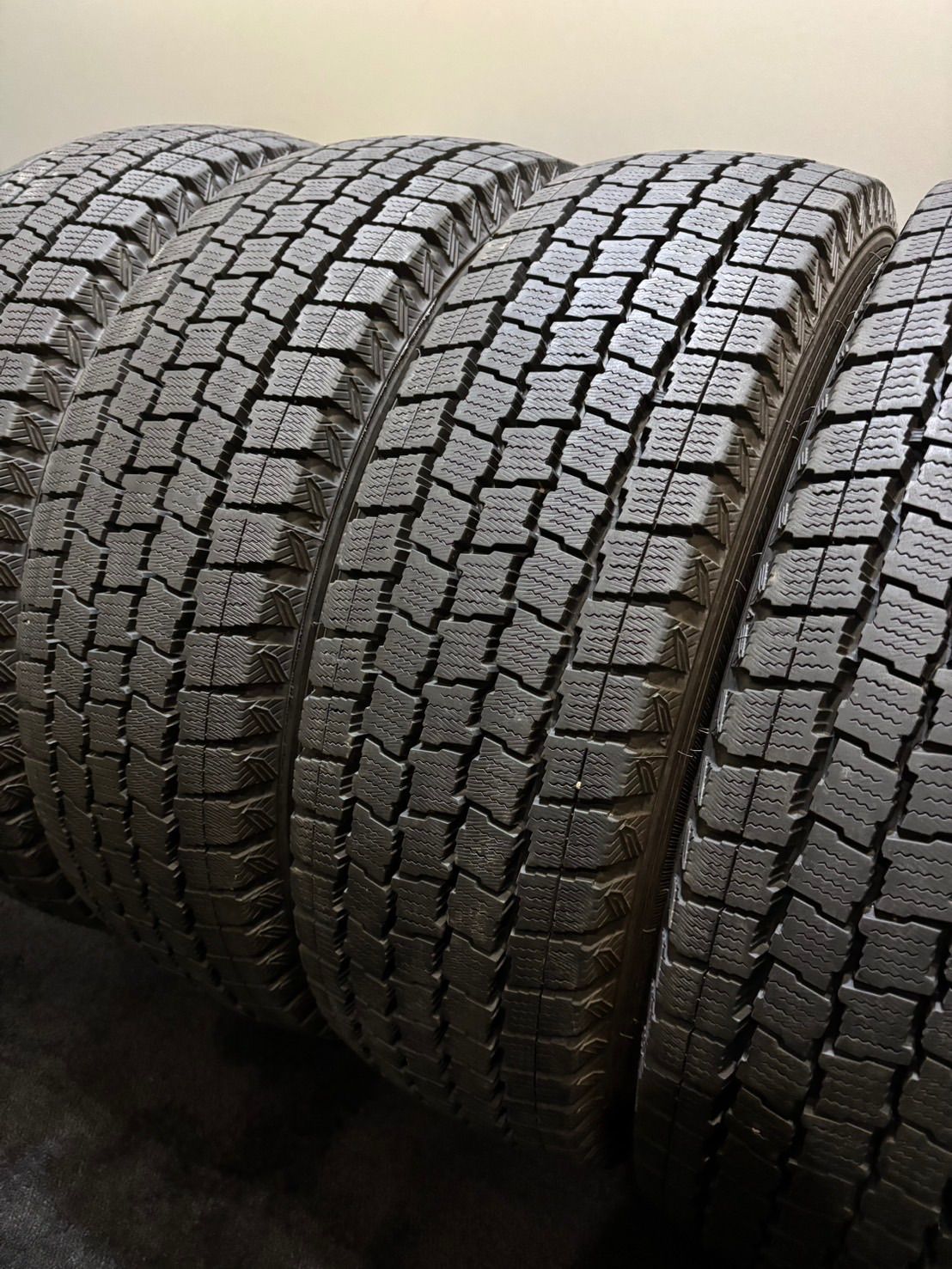 195|80R15 107|105L LT GOODYEAR|ICE NAVI CARGO 19年製 スタッドレス 4本 ハイエース キャラバン 4-I983
