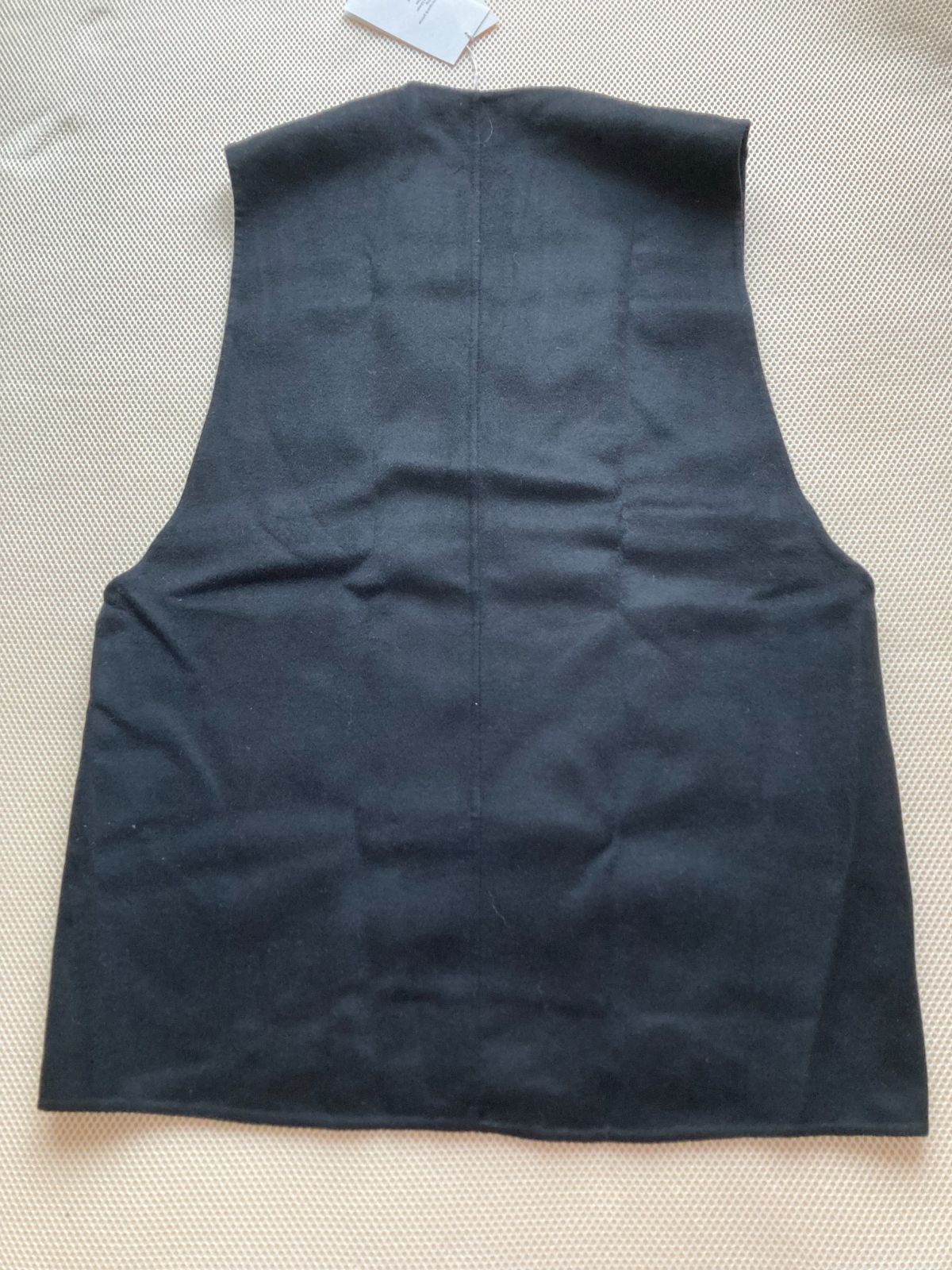 ◇COS◇ 新品 完売品 COS DEEP V-NECK SLEEVELESS TOP ブラック 黒 38