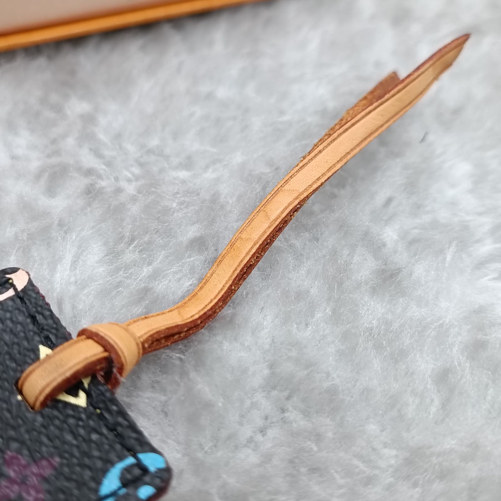 □未使用□ルイヴィトン LOUIS VUITTONマルチカラーブックマークしおり