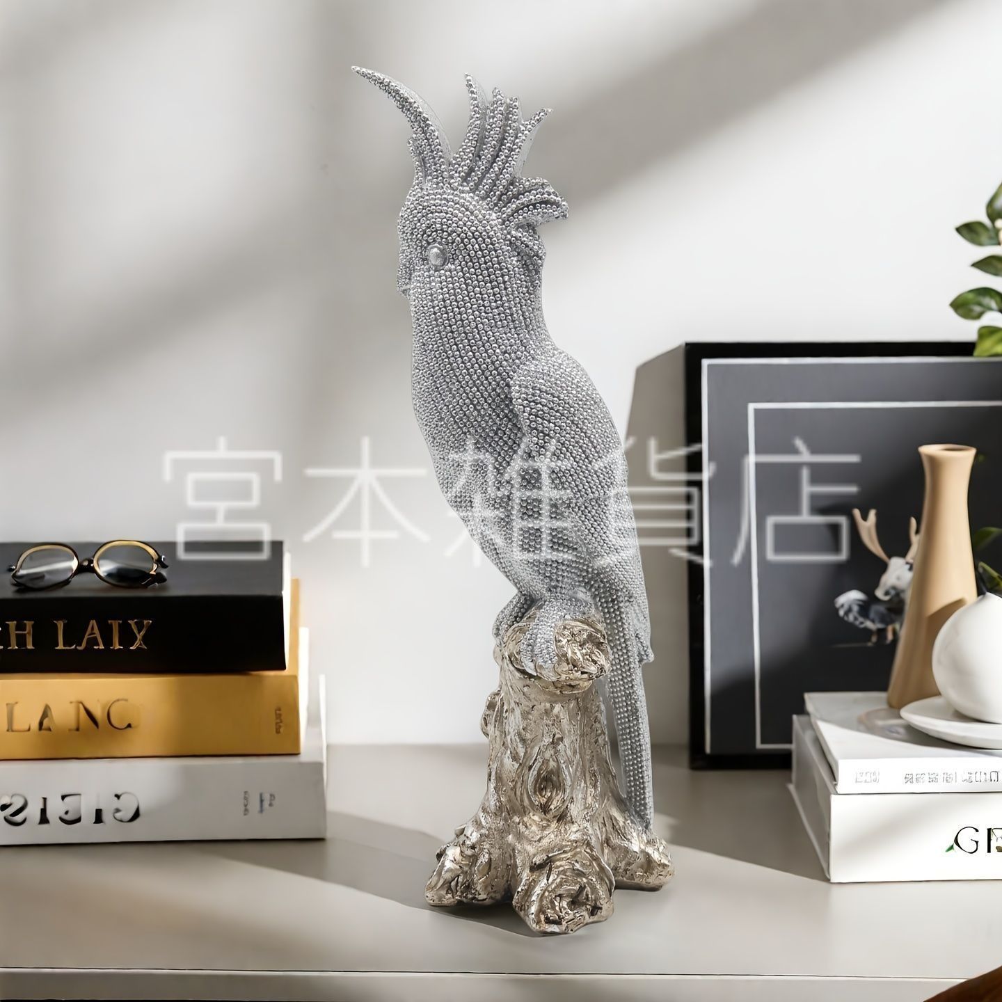 オブジェ 置物 シルバーのオウム キラキラ 感 ガーデンオーナメント インテリア 樹脂 インテリア雑貨 室内 寝室 玄関 リビング ダイニング 庭 ガーデニング プレゼント ギフト ユニーク 棚装飾 NEXPOTALLINN_EU
