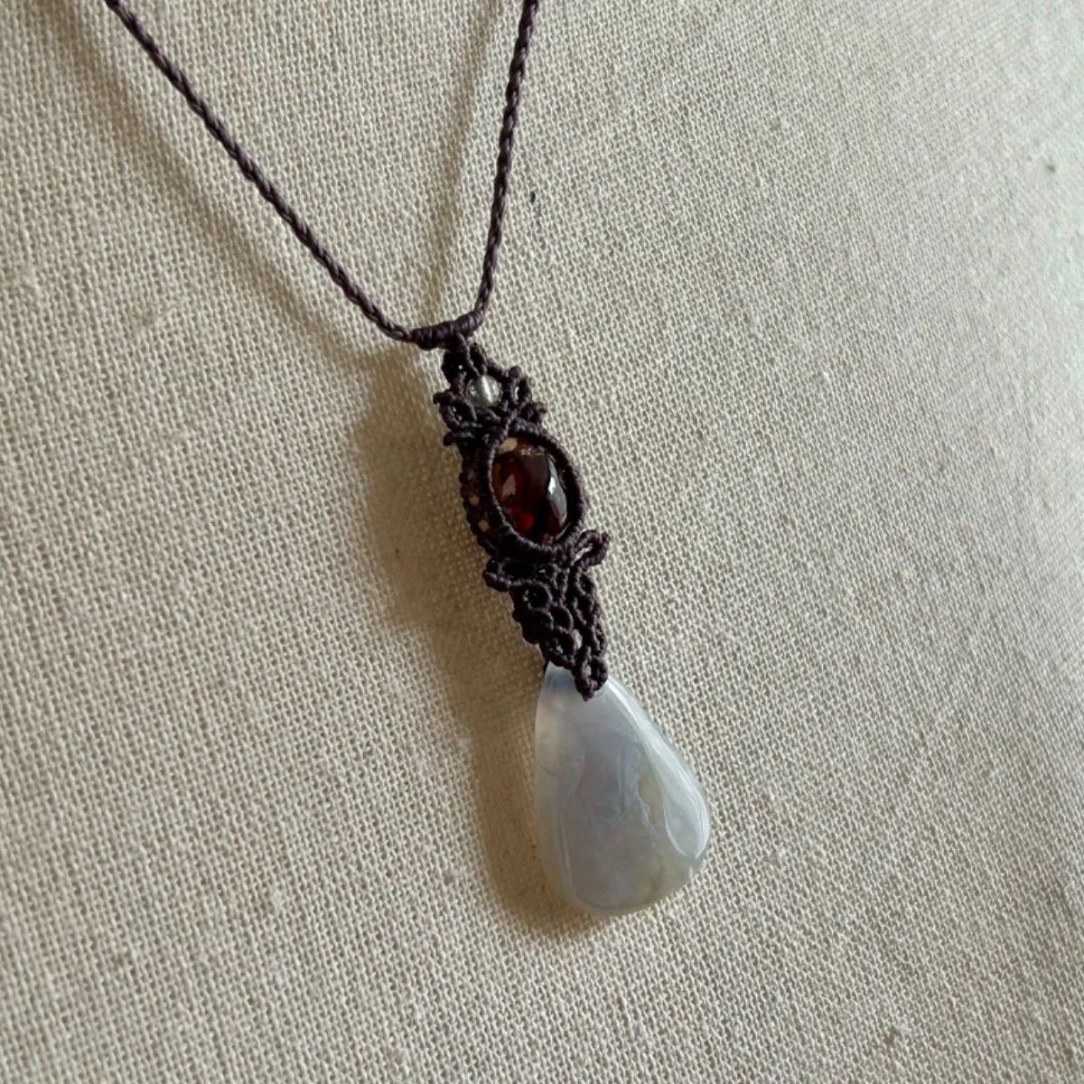 最高 カンテラオパールとブルーレースアゲートのマクラメネックレス 30