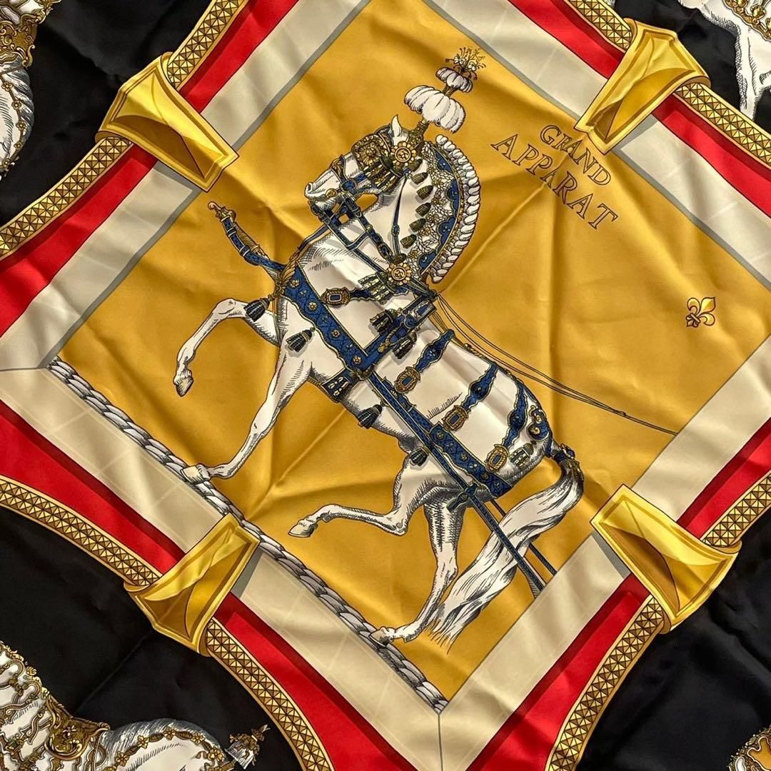 HERMES エルメス スカーフ 赤系 黒系 GRAND APPARAT カレ HERMES エルメス スカーフ 赤系 黒系 GRAND APPARAT カレ - メルカリ