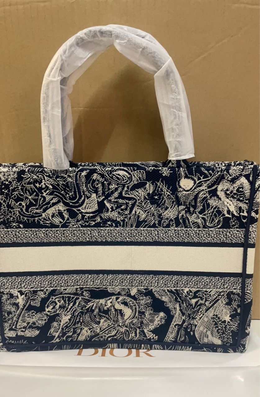 【★国内発送★】DIOR Book Tote バッグ ミディアム 口コミ・レビュー｜【すぐ届く】DIOR ディオール BOOK TOTE