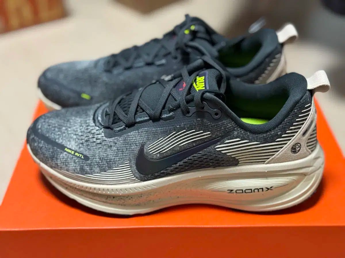 ナイキ ボメロ18 NIRT ランニングシューズ 255
