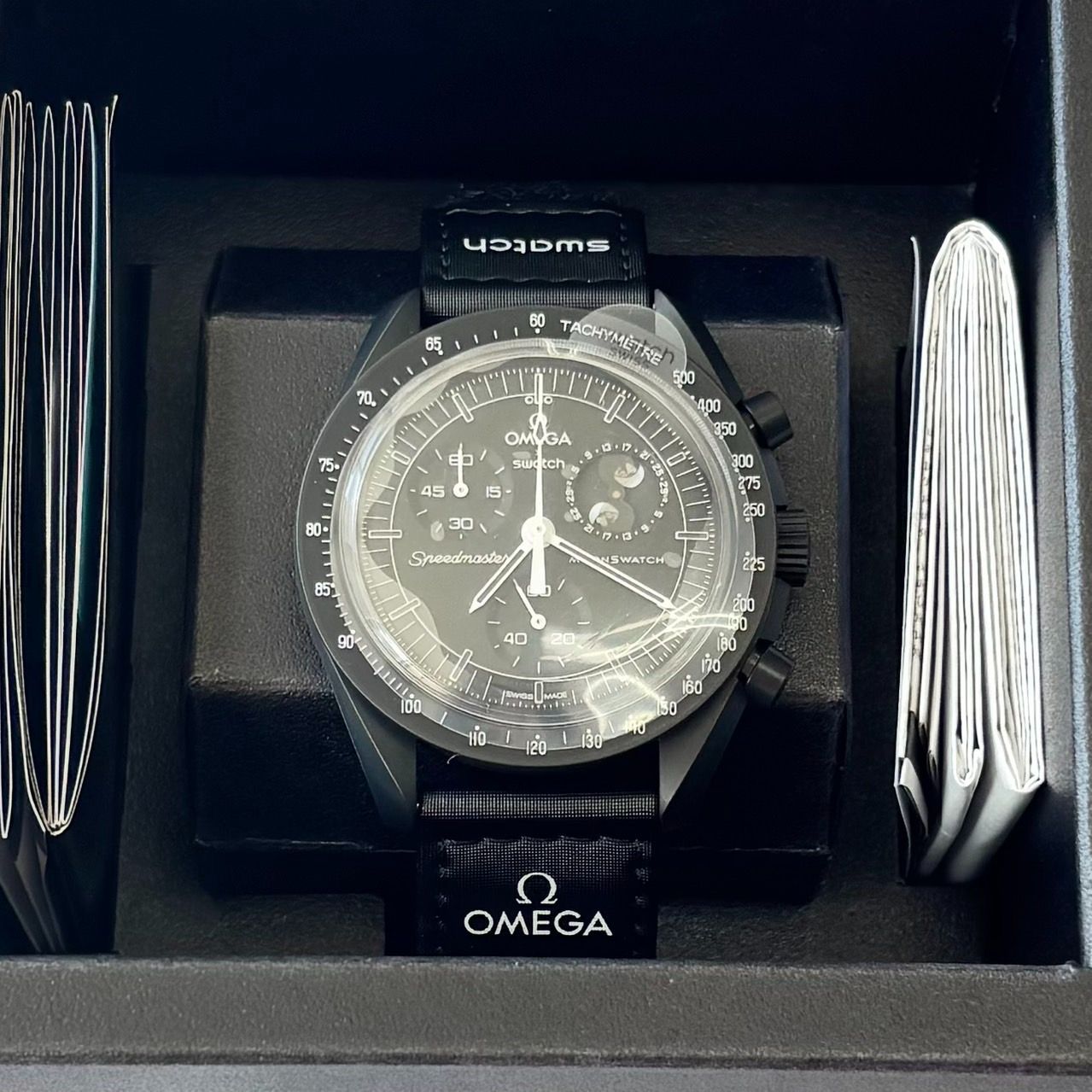 Omega Swatch Snoopy MISSION TO THE MOONPHASE - NEW MOON