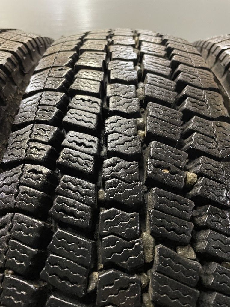 TOYO DELVEX M934 205/80R17.5 120/118L LT 17.5インチ トラックタイヤ