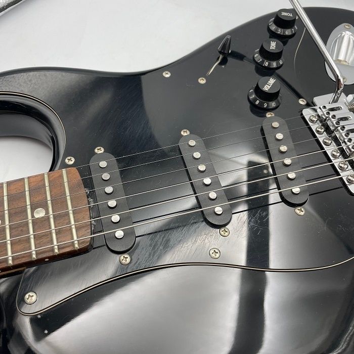 Fernandes ストラトタイプ エレキギター 3シングル 黒 22F 中古
