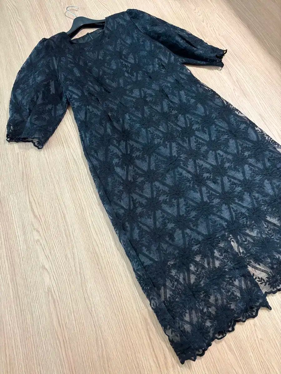 THE IZZAT 23年 オーガンザ ラグジュアリー バルーンスリーブ パフ レース ロング チュールワンピース ウェディング写真