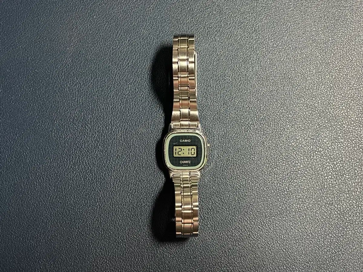 ヴィンテージ CASIO カシオ メタル デジタル 時計