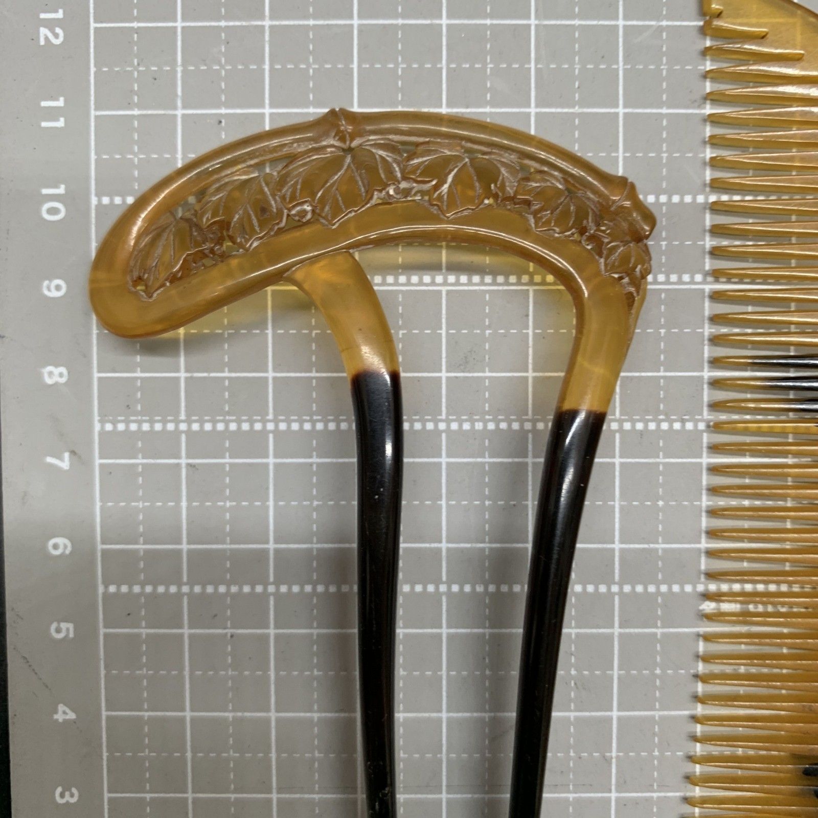 N323　未使用保管品　べっ甲柄 4点おまとめ　櫛　簪まとめ かんざし　くし　本鼈甲色　本物 N323 未使用保管品 べっ甲柄 4点おまとめ 櫛 簪まとめ かんざし くし