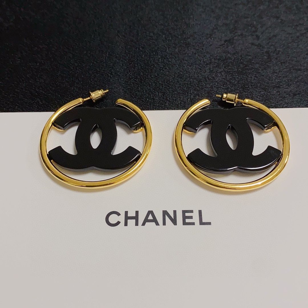 可愛い CHANEL シャネル 黒フープピアス