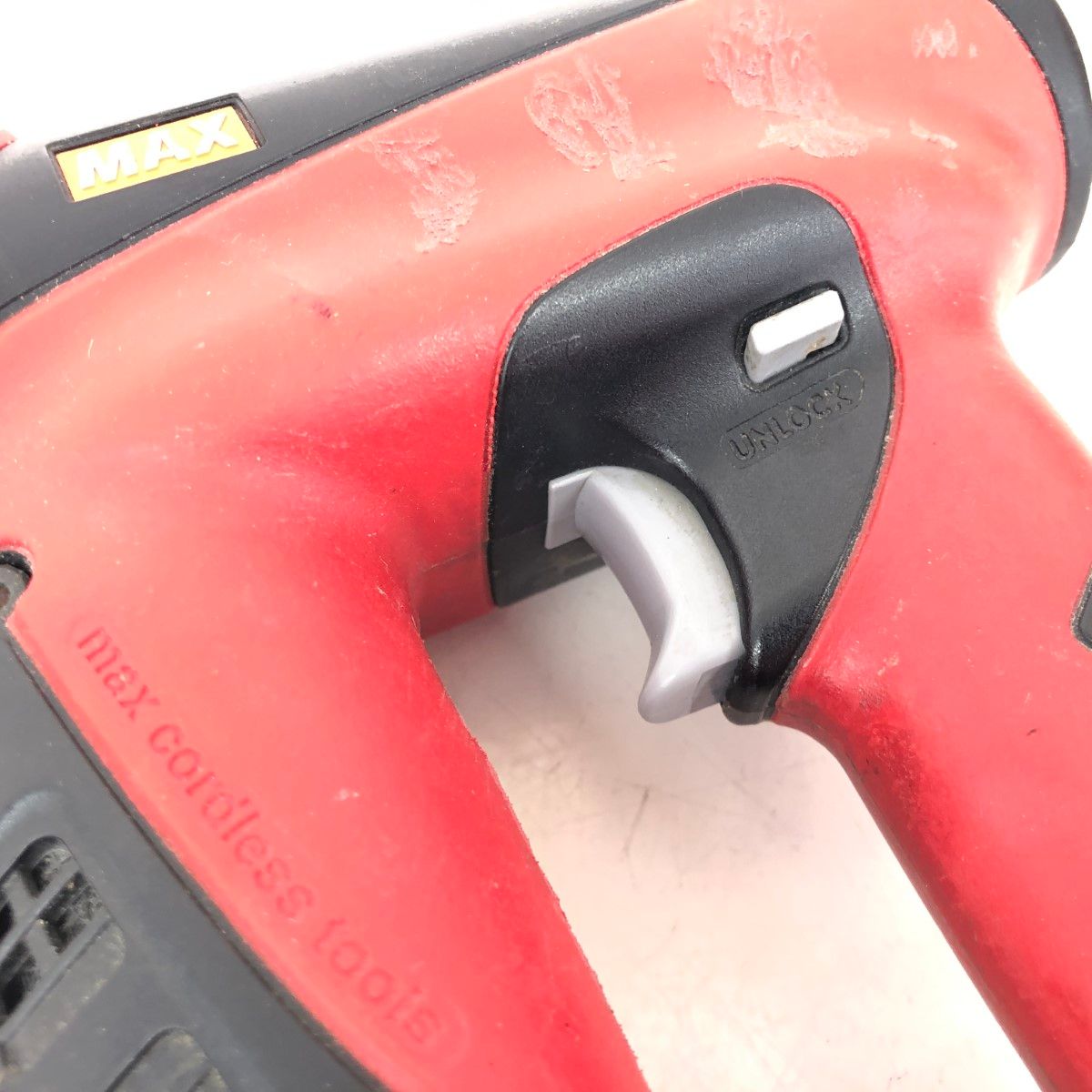 ДД【中古】MAX マックス 釘打ち機 14.4v TJ-35P1-B2C レッド 傷や汚れ  