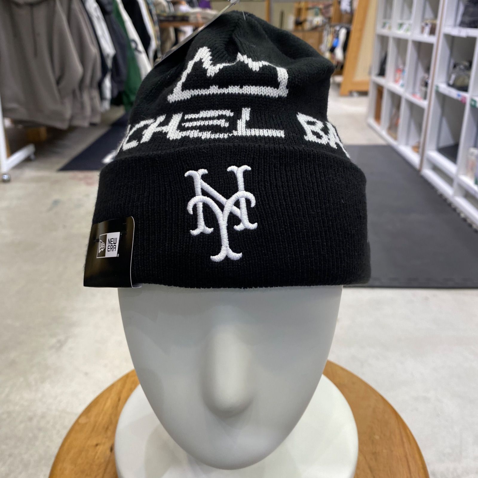 NEWERA ニューエラ ニット帽 ベーシック カフニット JEAN MICHEL BASQUIAT ジャン=ミシェル・バスキア LOVE IS A  LIE LOVER=LIAR ブラック 黒 10代 20代 30代 ファッション ストリート コーデ おしゃれ ブランド [ beanie cap ]  