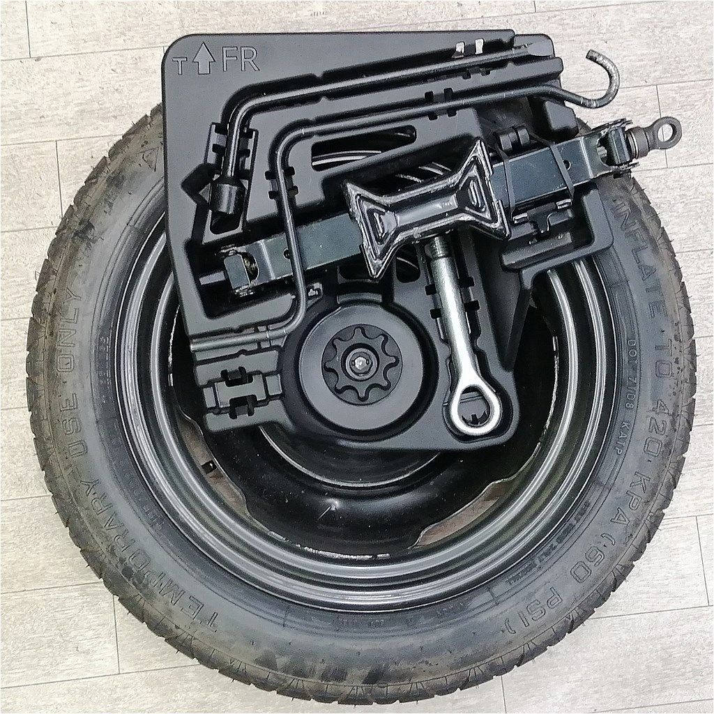 プリウス ZVW30 スペアタイヤ+工具セット T135/80D16 - メルカリ