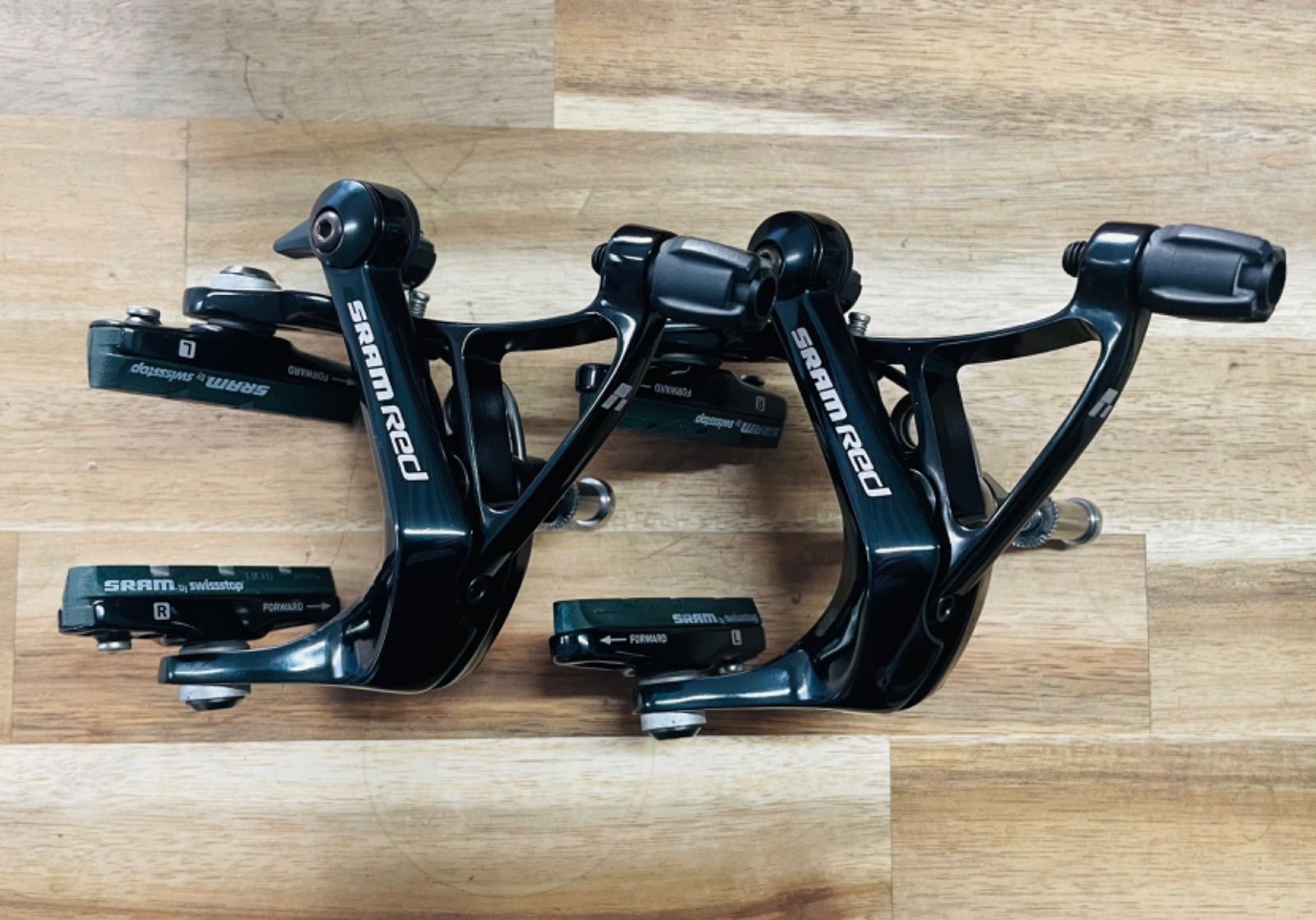 スラムレッド　キャリパーブレーキ 前後セットDURA-ACEシュー付き SRAM 「スラム」 RED キャリパーブレーキセット / 名古屋大須店