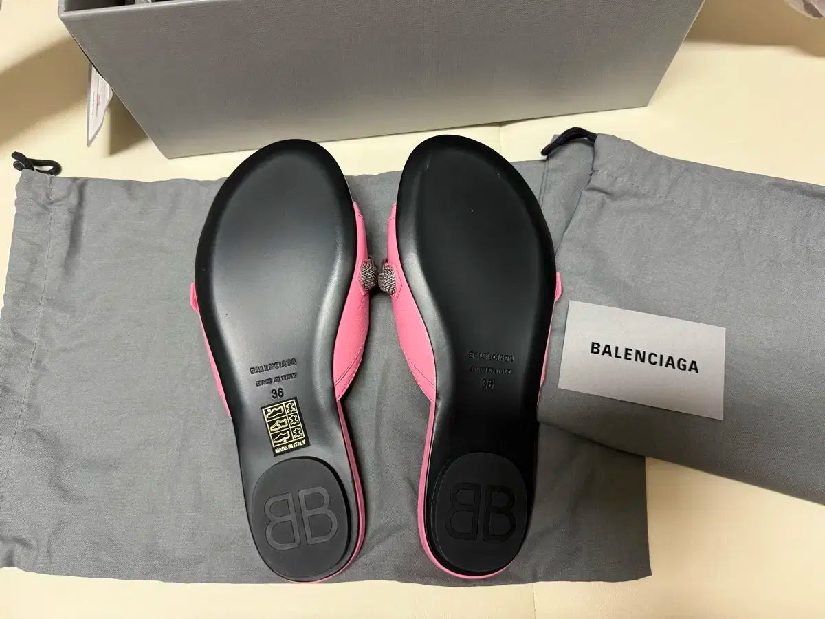 ✟ BALENCIAGA