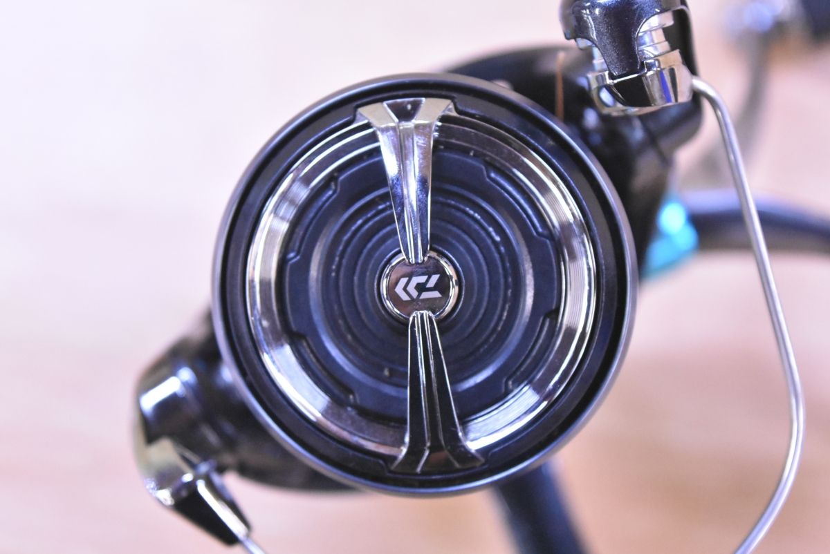  ダイワ 24 エメラルダス X LT 2500-XH-DH DAIWA Emeraldas スピニングリール 磯 防波堤 エギング アオリイカ 等 スピニングリール リール