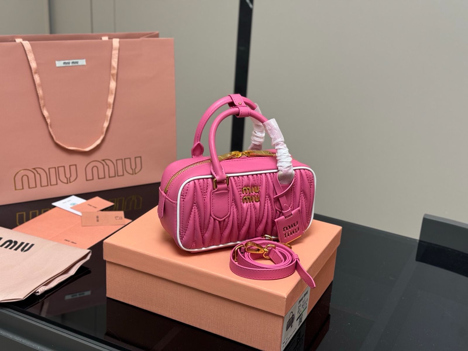 今日特価】Miu Miu Bowling Bag ミュウミュウ ボウリング バッグ