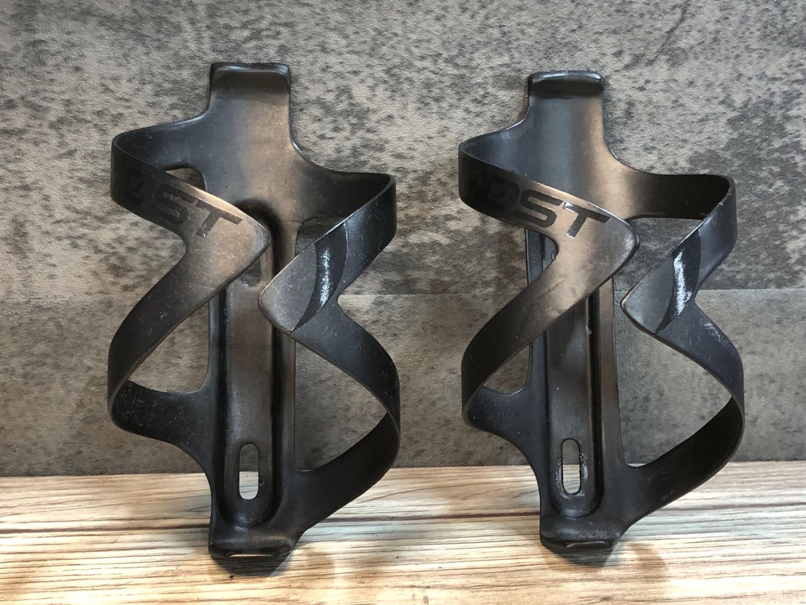 JK627 モスト MOST THE WINGS カーボン ボトルケージ 2個セット 黒