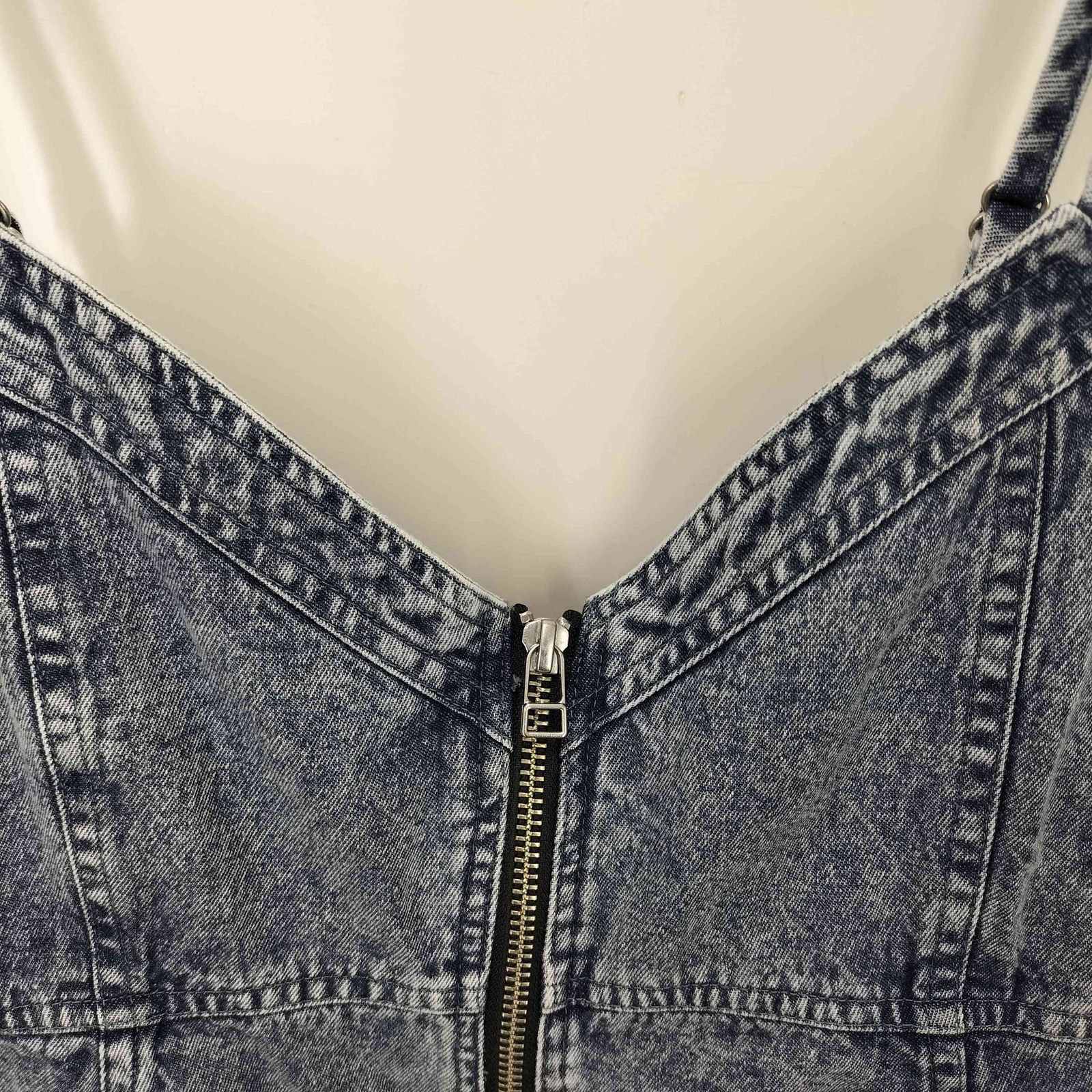 【新品】最終価格　フロントジップキャミ　ジーナシス　コラボ　人気スタッフ 新品】最終価格 フロントジップキャミ ジーナシス コラボ 人気