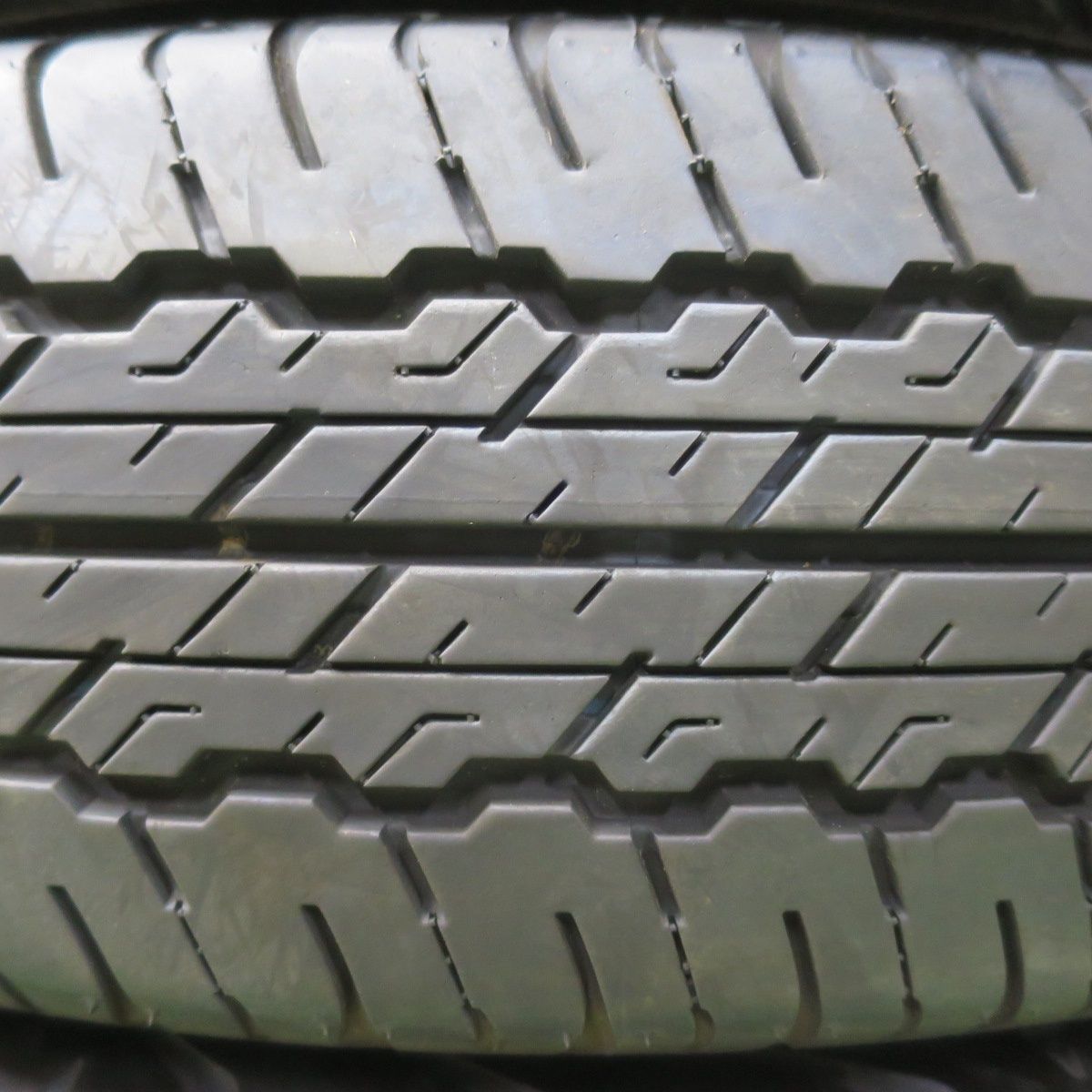 バリ溝！23年！8.5分☆195/80R15 ダンロップ AT20 グラン