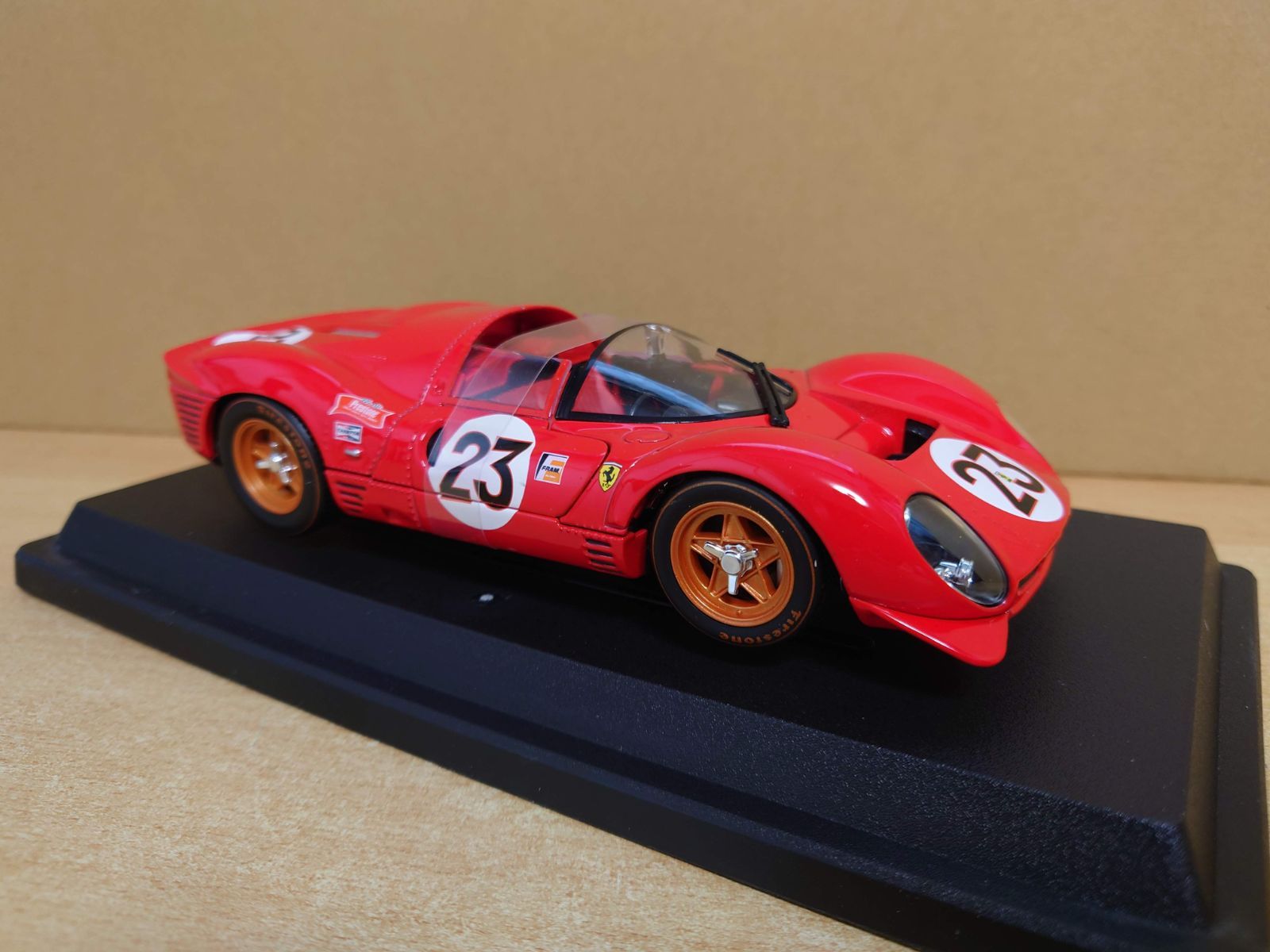 1/24 フェラーリ 330 P4 #23 デイトナ1967優勝車 ブラーゴ製 1/24 フェラーリ 330 P4 #23 デイトナ1967 優勝車 ブラーゴ製