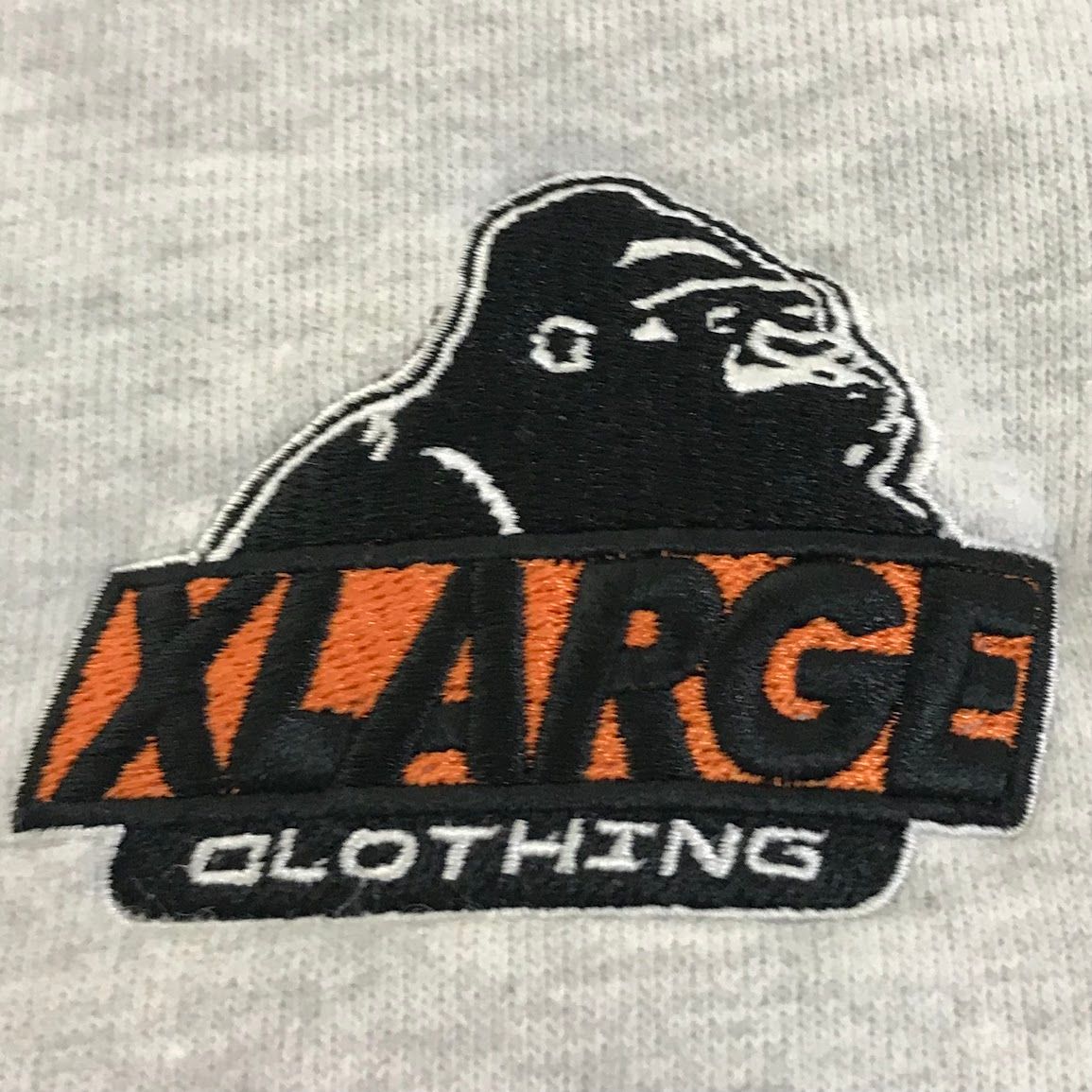 倉吉店 X-LARGE エクストララージ パーカー STORE ADDRESS ZIP HOODED SWEAT プルオーバーパーカー 101224012035 グレー サイズ L 103 KIN-KAAI_COM