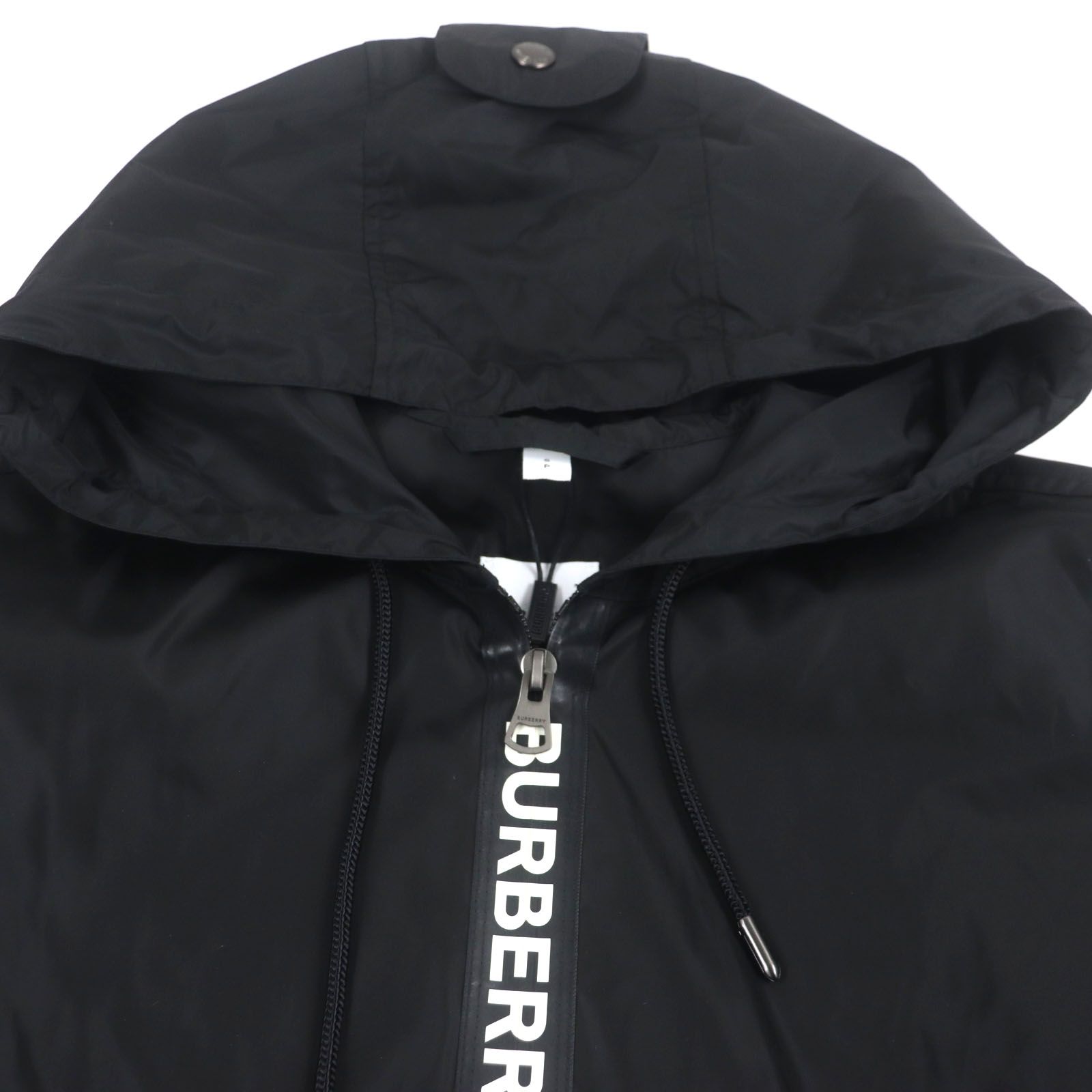 正規品✨美品✨バーバリー　ロゴテープ　ECONYL ナイロンジャケット　黒　M 正規品✨美品✨バーバリー ロゴテープ ECONYL ナイロンジャケット 黒 M