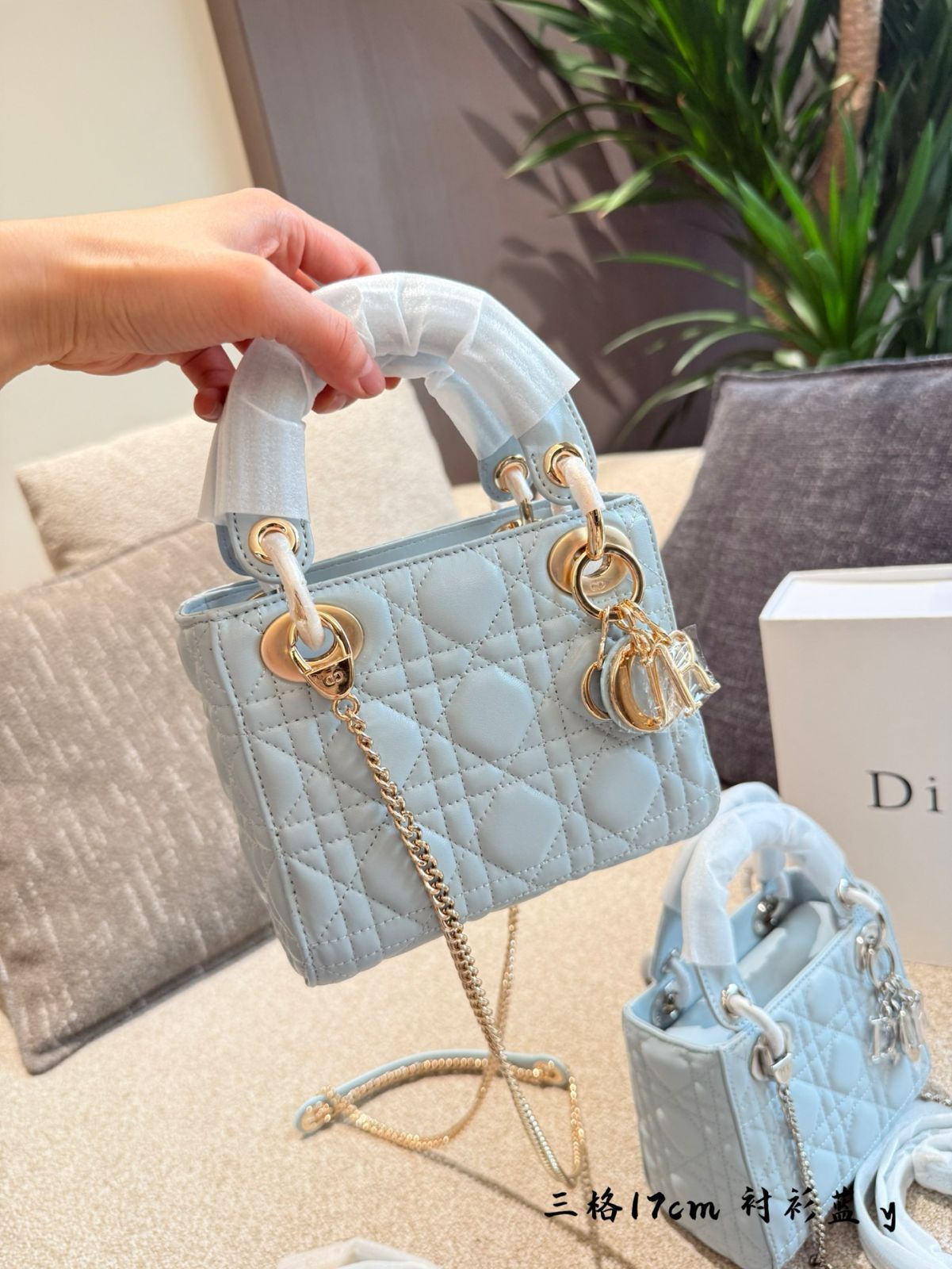 【新作 清楚なカラーが爽やか】Dior ミニバッグ シャツブルー 新作 清楚なカラーが爽やか】Dior ミニバッグ シャツブルー