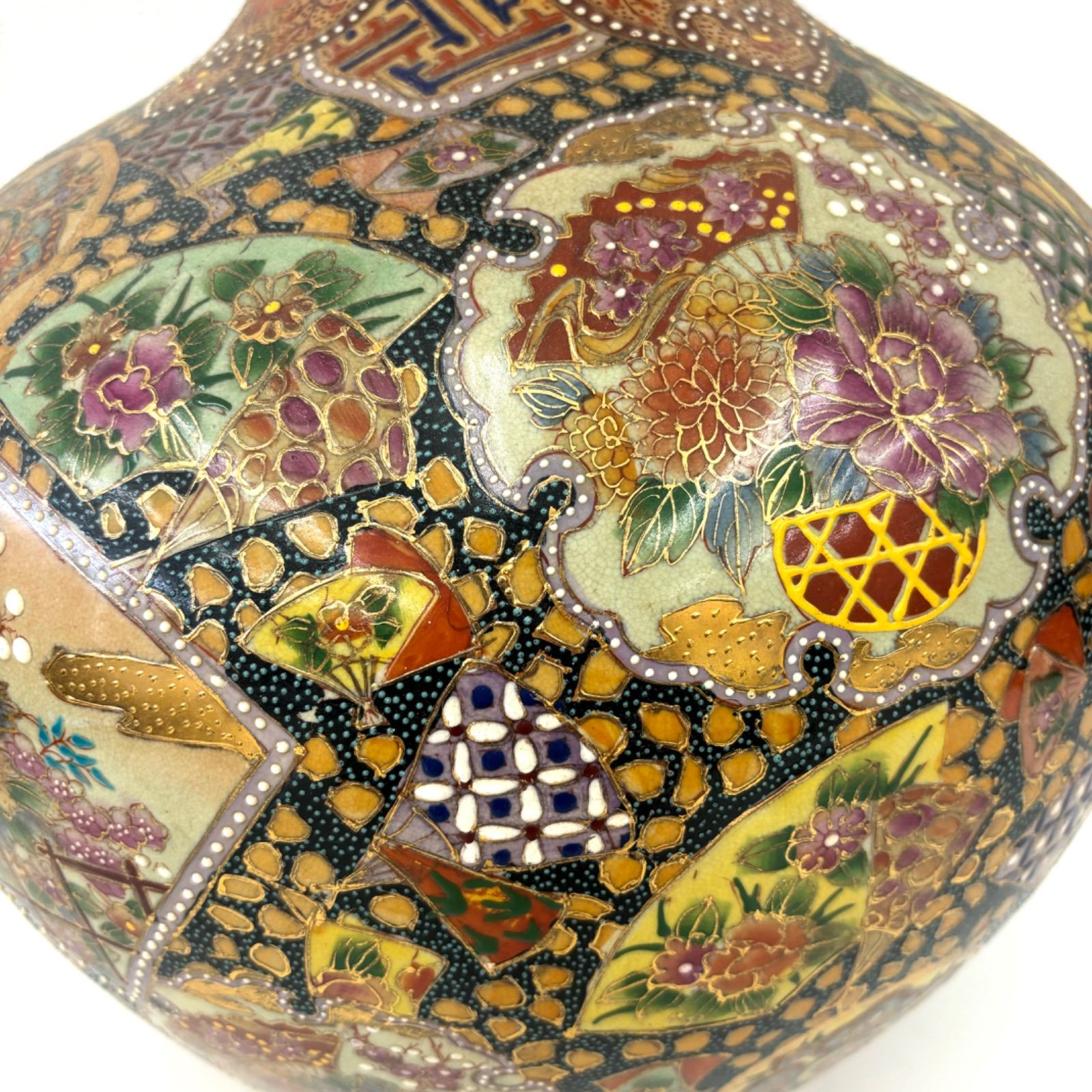 中古品】薩摩焼 白薩摩 金彩 花柄 アンティーク 花瓶 特大壷
