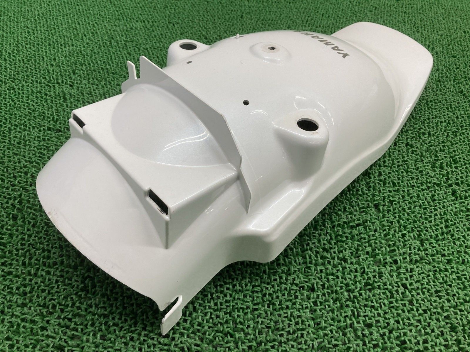 V-MAX リアフェンダー ヤマハ 純正 バイク 部品 VMAX1200 パールホワイト ペイント素材に 割れ欠け無し 品薄 品 Rg