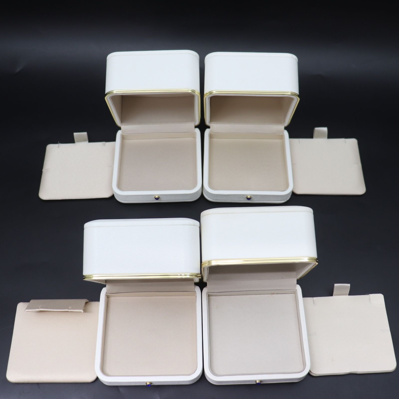 BOUCHERON アクセサリーシルバーケース、巾着（２個）、紙袋（2枚）セット BOUCHERON アクセサリーシルバーケース、巾着（2個）、紙袋（2