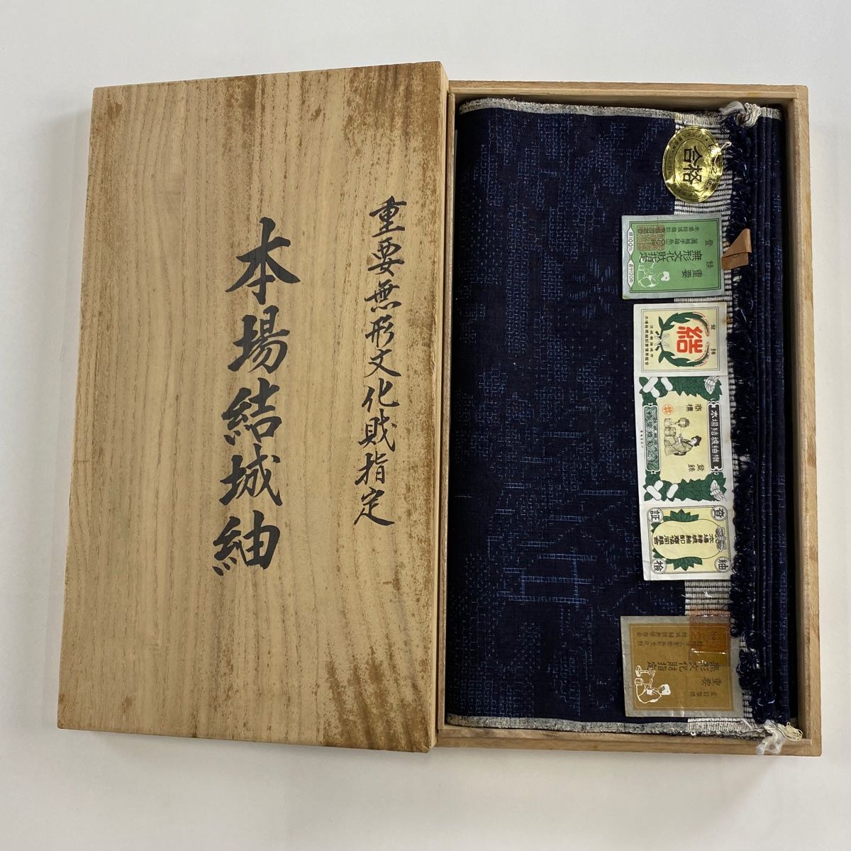 反物 結城紬 証紙あり 井上商事 草花 亀甲絣 濃紺 正絹